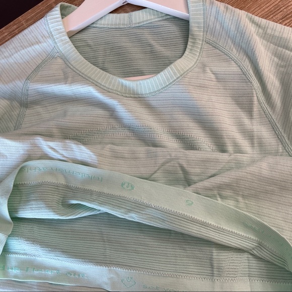 Lululemon swiftly tech long sleeve top sz 6 (г994) - Picture 4 of 4
